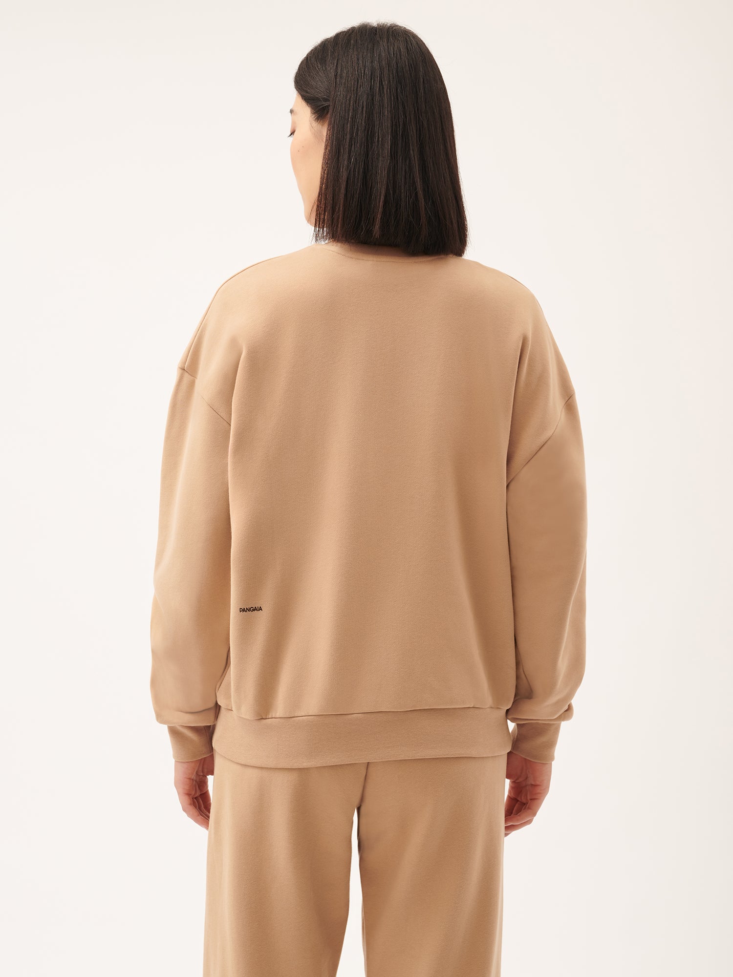 365_Midweight_Sweatshirt_Desert_Camel_female-2