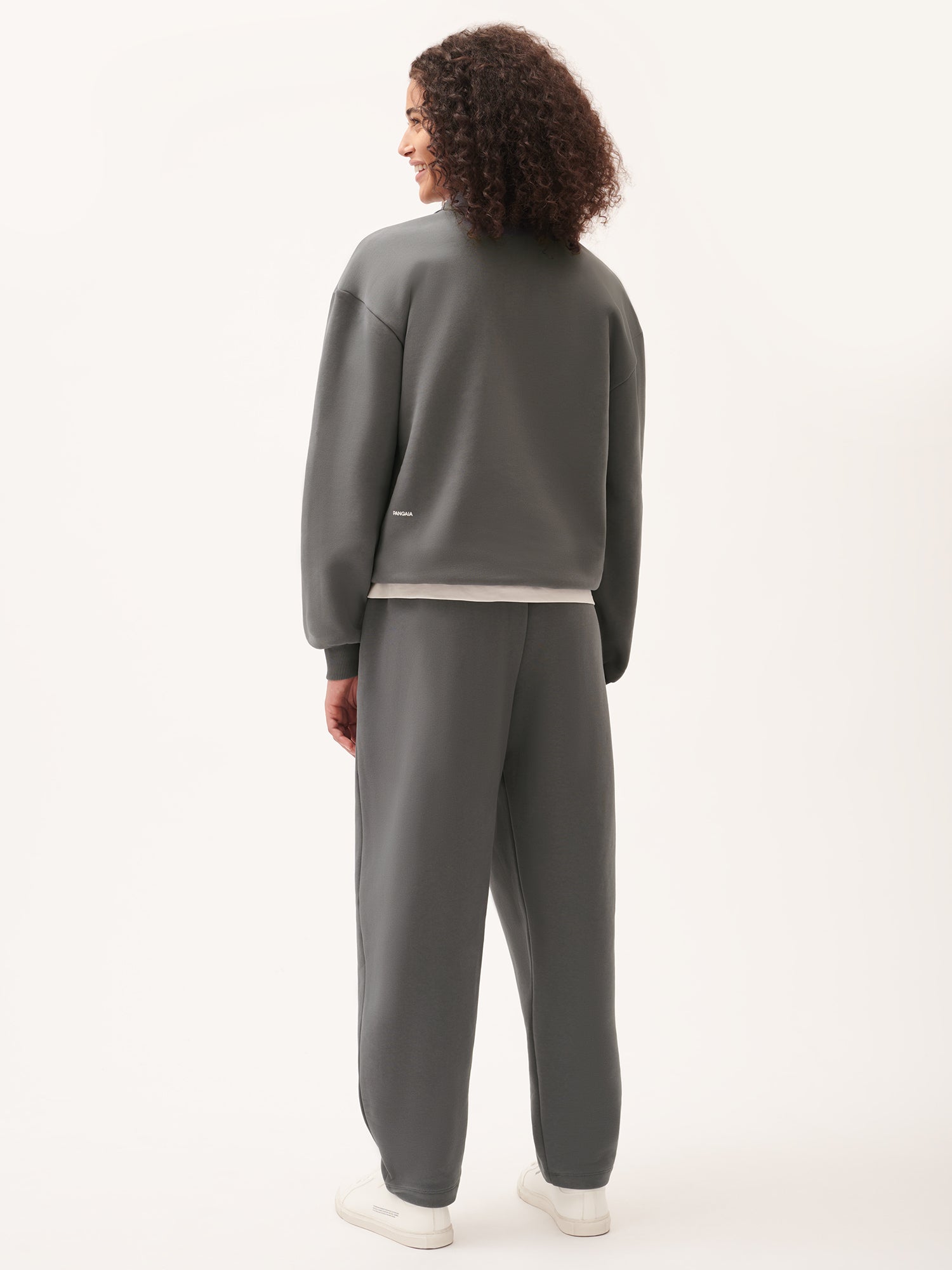 DNA_Barrel-Leg_Track_Pants_Atmosphere_Grey_female-2