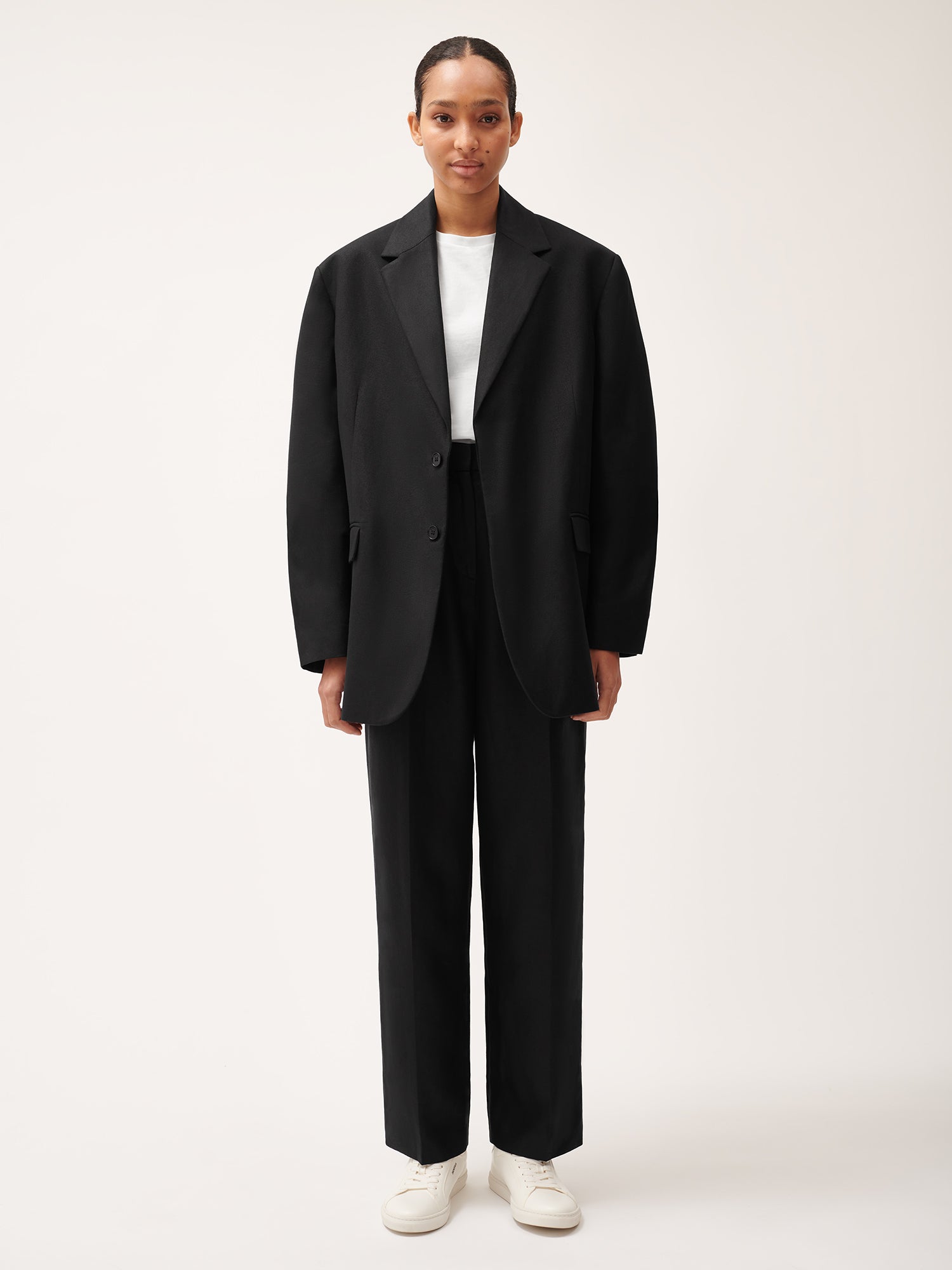 DNA_Fruit_Fibre_Tailored_Trouser_Black_female-4