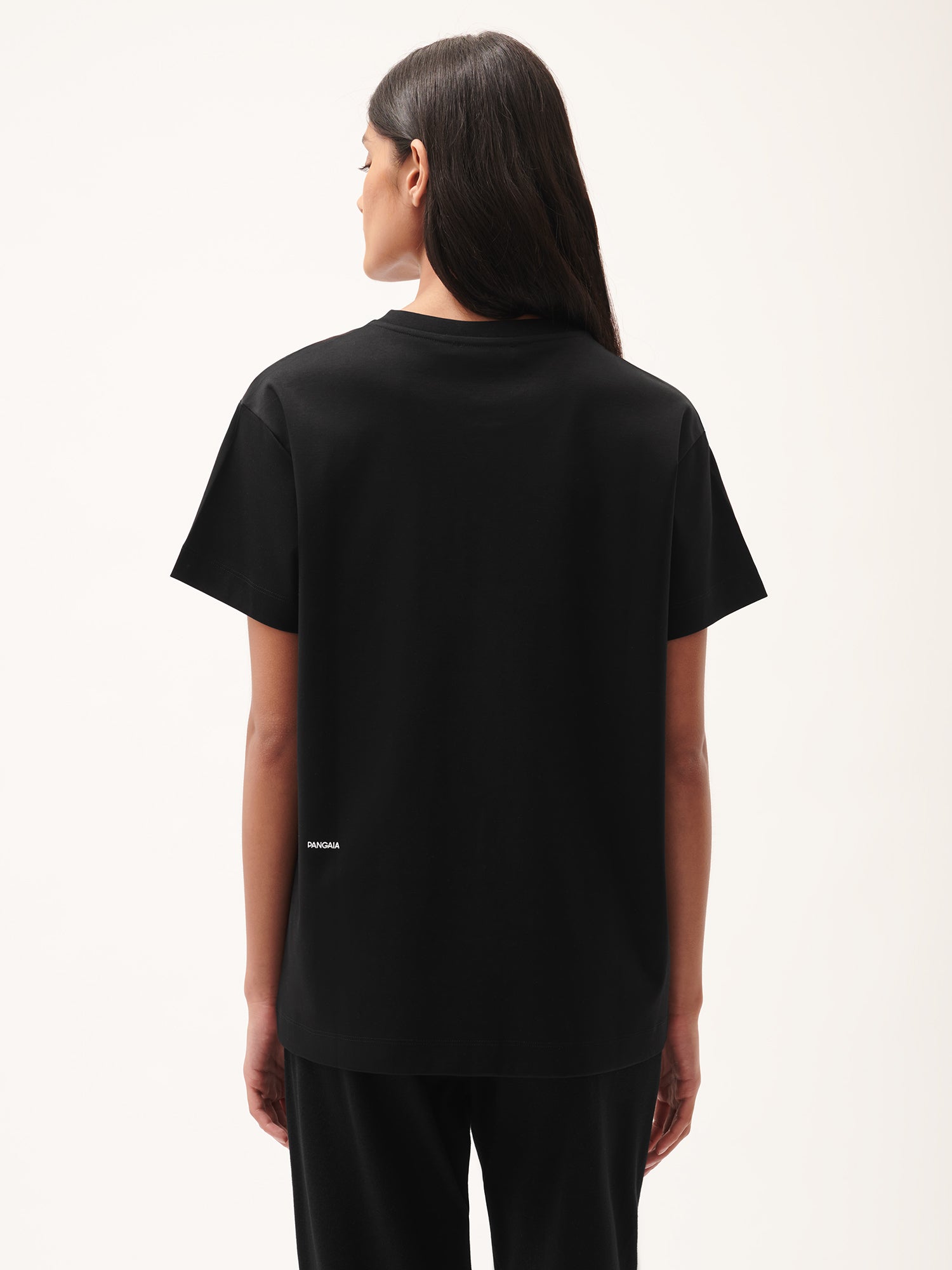 DNA_Henley_T-Shirt_Black_female-2