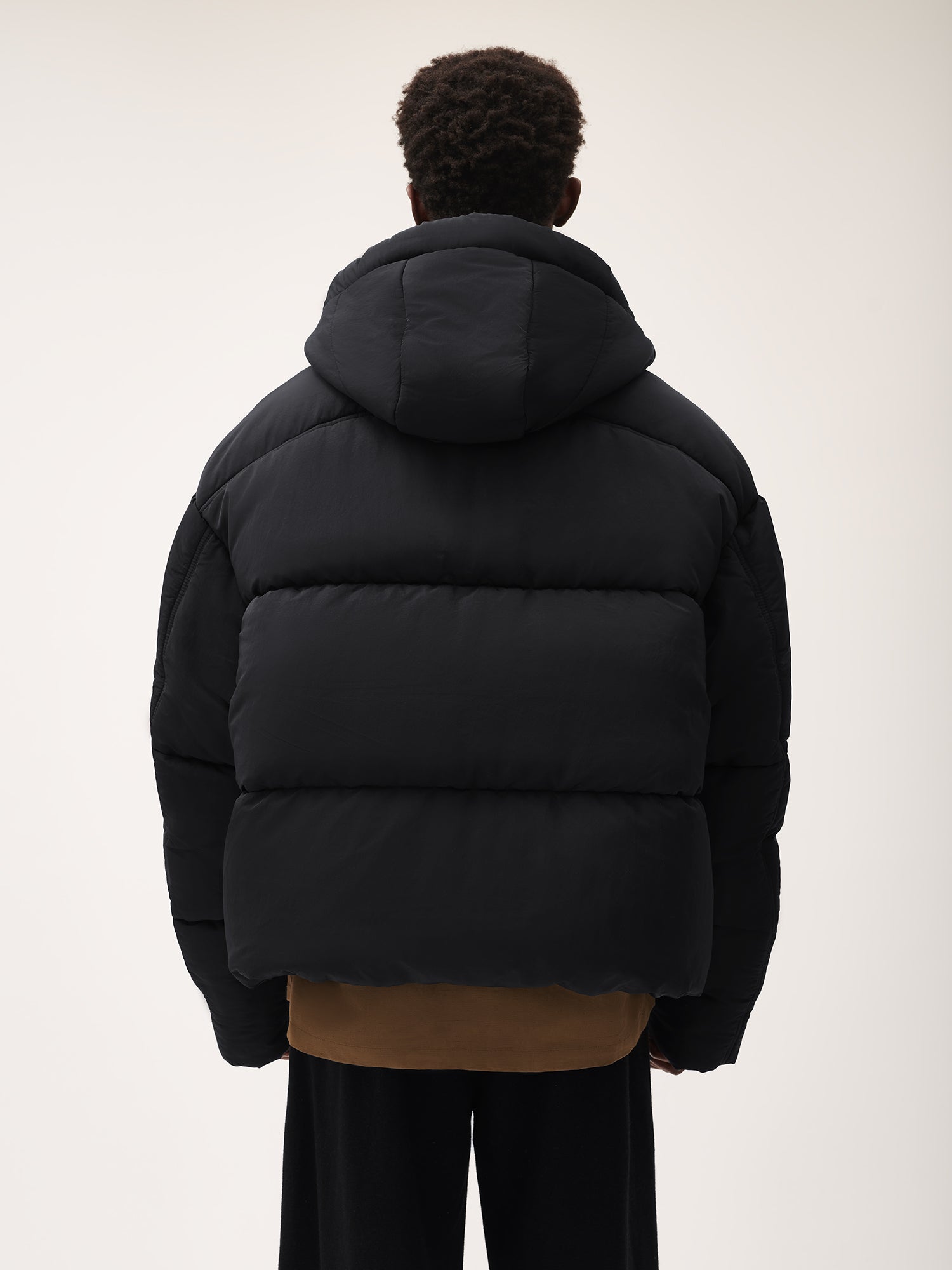 Mens_FLWRDWN_Recycled_Nylon_Short_Puffer_Black-male-2