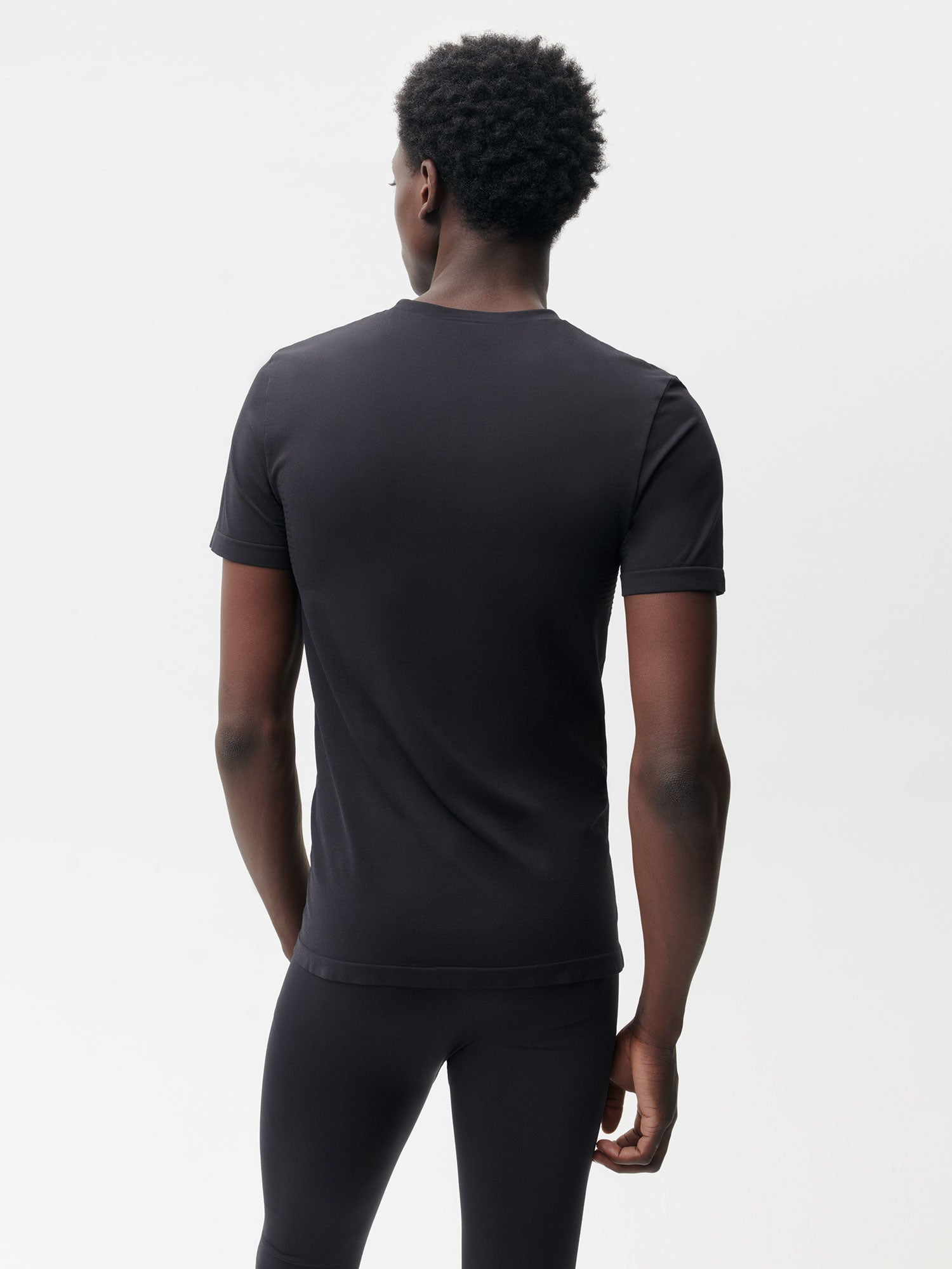 Activewear-3.1-Seamless-Mesh-T-Shirt-Black-Male-2